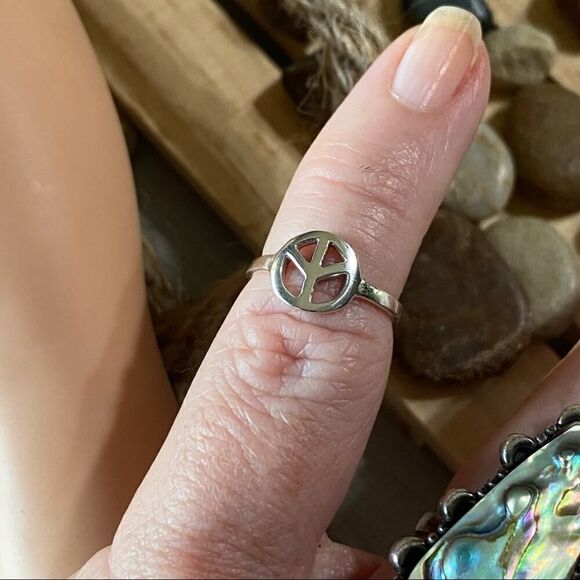 Sterling Silver Peace Sign Toe Ring - Picture 4 of 5